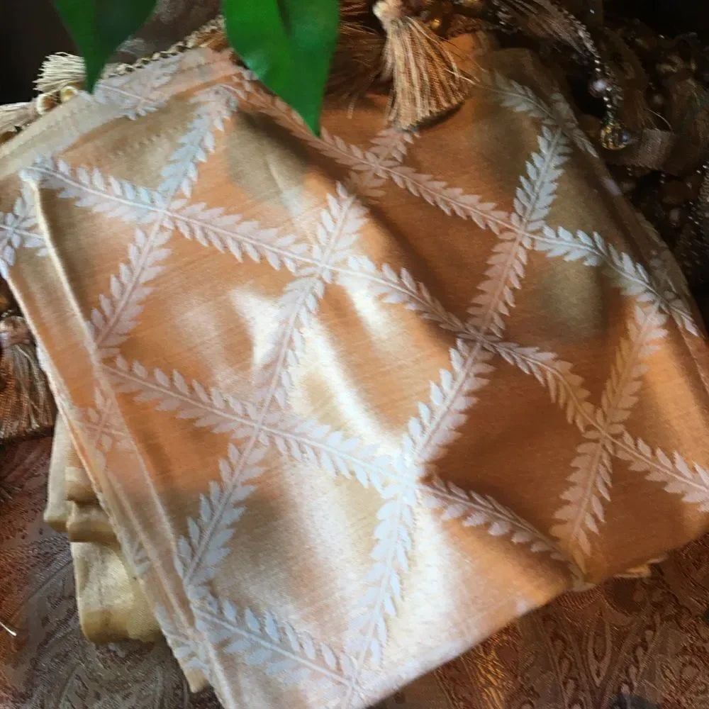 DIAMOND GOLD Dinner Napkins! - Picture 2 of 12